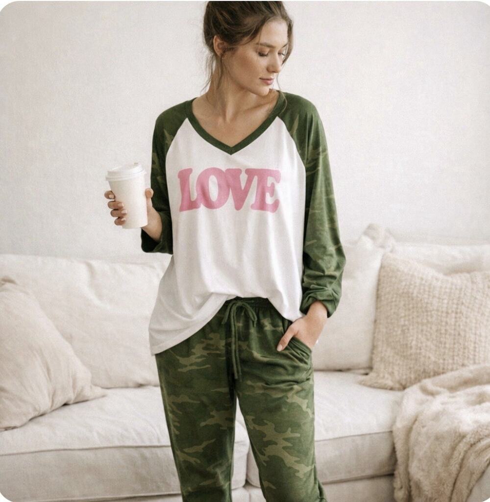 Camo Lounge Set Women XL LOVE Graphic Top Jogger Pants Cozy Athleisure